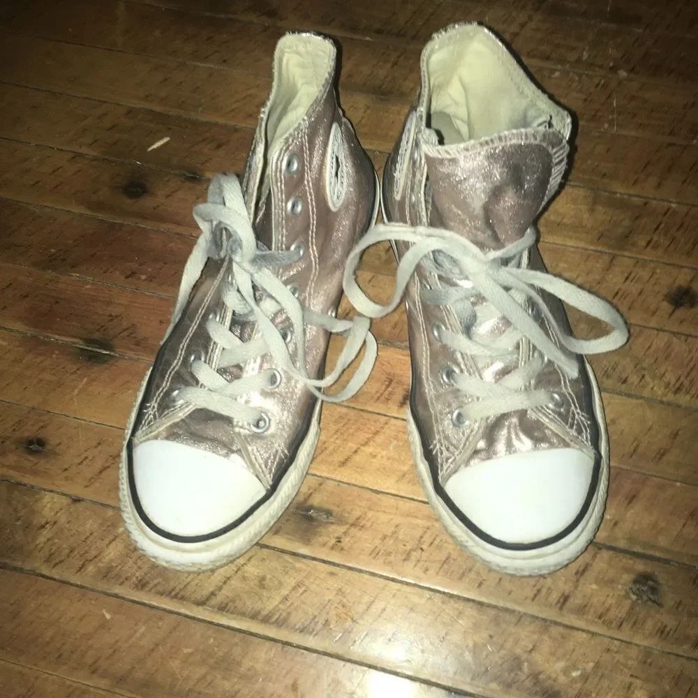 Pink Metallic high top Converse/Chuck Taylor